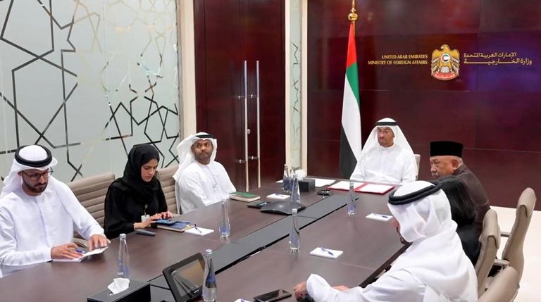 طائرة مساعدات إماراتية إلى إندونيسيا وقت جائحة كورونا