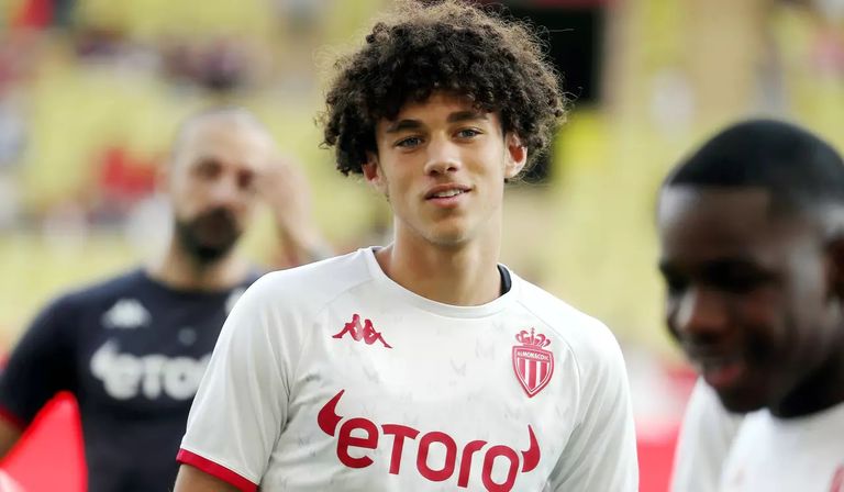 اللاعب الجزائري مغناس أكليوش اللاعب الجزائري مغناس أكليوش