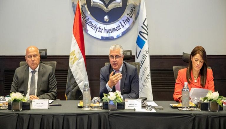 سفينة تابعة لشركة ميرسك راسية بميناء شرق بورسعيد التابع لاقتصادية قناة السويس