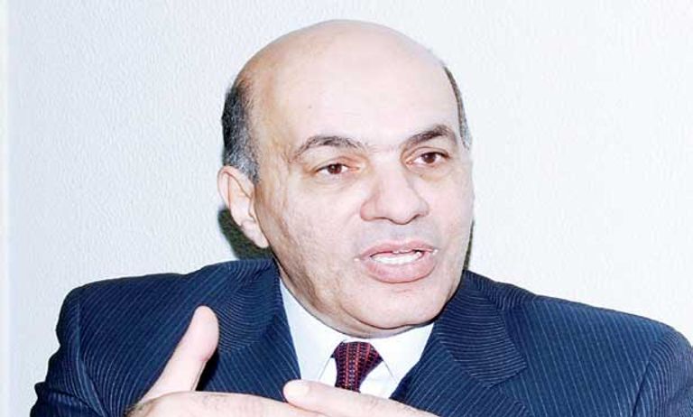 الدكتور حافظ سلماوي رئيس جهاز تنظيم مرفق الكهرباء وحماية المستهلك الأسبق شبكات الكهرباء في مصر - تعبيرية