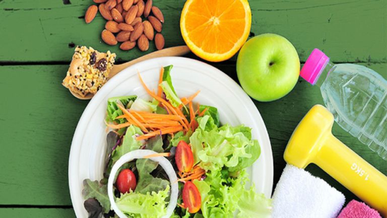 تناول الطعام قبل ممارسة الرياضة أم بعدها