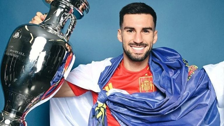 باينا فيرمين لوبيز لاعب منتخب إسبانيا