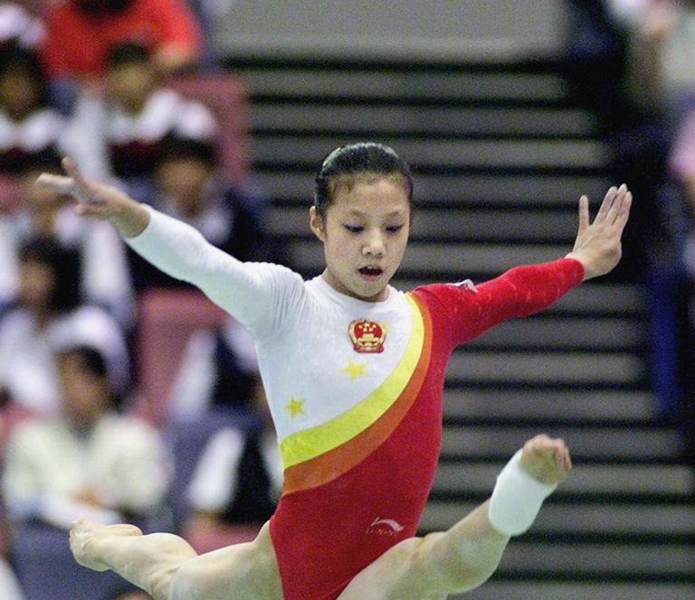 لاعبة الجمباز الصينية دونغ فانغشياو لاعبة الجمباز الصينية دونغ فانغشياو