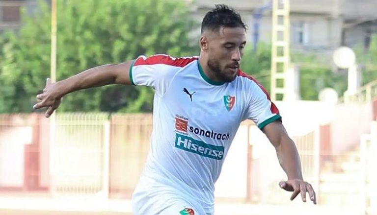 يوسف بلايلي لاعب مولودية الجزائر