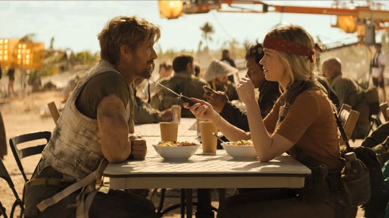 مشهد من فيلم The Fall Guy قائمة أفضل الأفلام الأجنبية الرومانسية في 2024