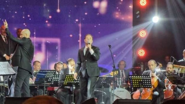 المطرب مدحت صالح 