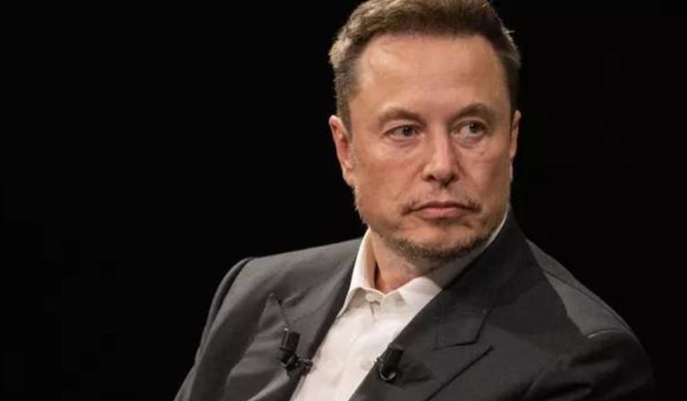 إيلون ماسك وابنه قبل التحول الجنسي