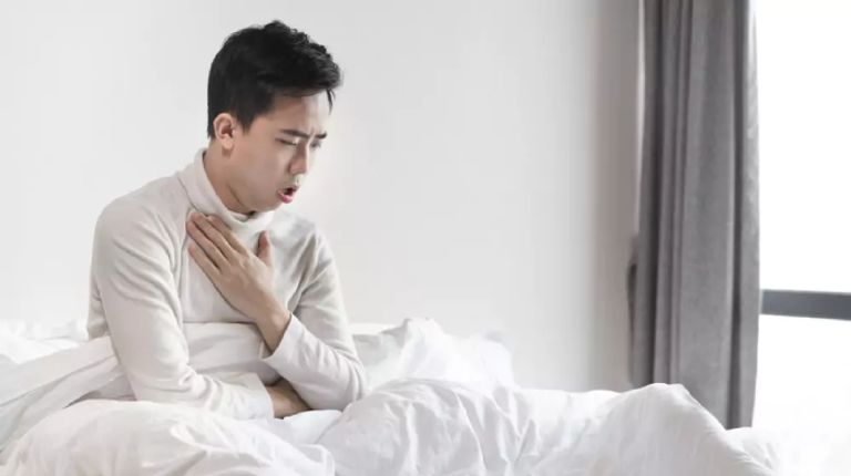 أسباب الكحة الشديدة عند الاستيقاظ من النوم أسباب الكحة الشديدة عند الاستيقاظ من النوم