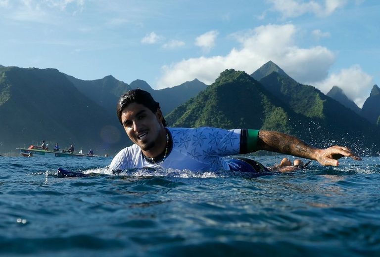 سحر ركوب الأمواج في جزيرة تاهيتي رياضة ركوب الأمواج