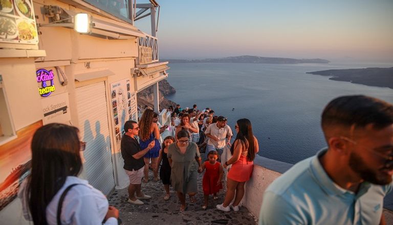 تدفق سياحي على الجزيرة