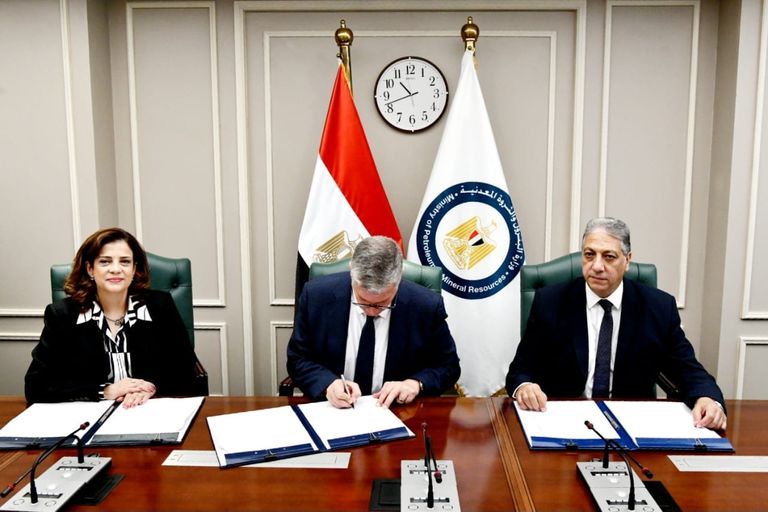 مصر توقع اتفاقيتين مع شركات عالمية لزيادة إنتاج النفط والغاز