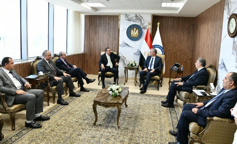 مصر توقع اتفاقيتين مع شركات عالمية لزيادة إنتاج النفط والغاز