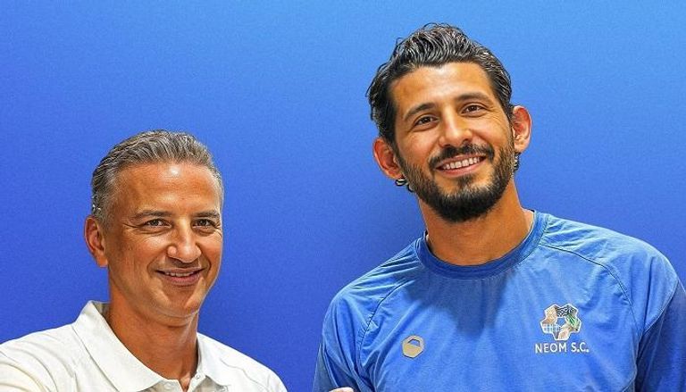 أحمد حجازي شعار نادي نيوم