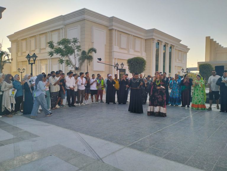 الفنون الشعبية تشعل مهرجان العلمين بمصر