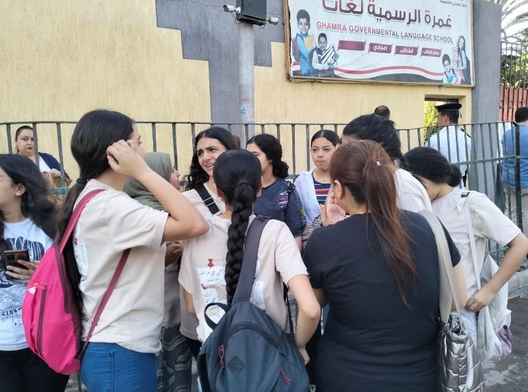 طالبة تؤدي امتحانات الثانوية العامة في مصر