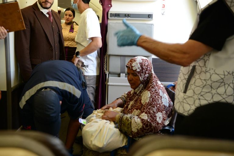 الإمارات تنفذ إجلاء طبيا عاجلا لـ148 فلسطينيا إلى أبوظبي