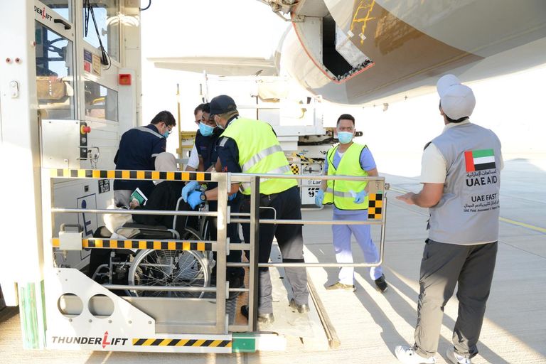 الإمارات تنفذ إجلاء طبيا عاجلا لـ148 فلسطينيا إلى أبوظبي