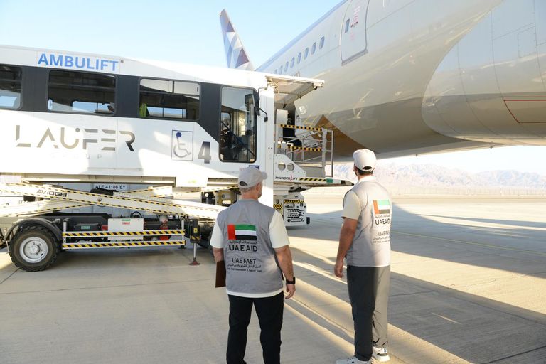 الإمارات تنفذ إجلاء طبيا عاجلا لـ148 فلسطينيا إلى أبوظبي