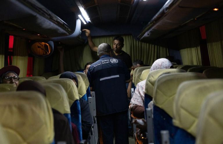 إجلاء مرضى ومصابين من غزة إلى الإمارات