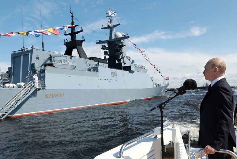 بوتين خلال الاحتفال بيوم البحرية الروسية