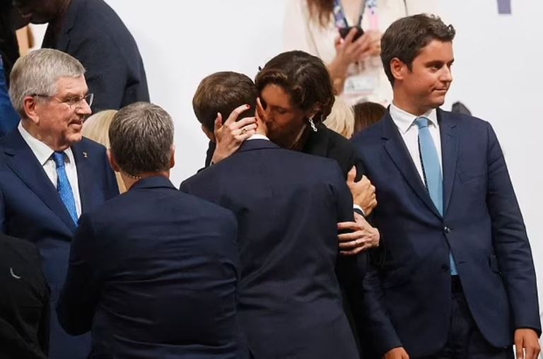 إيمانويل ماكرون وأميلي أوديا كاستيرا