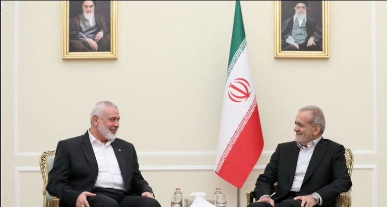 إسماعيل هنية خلال تنصيب الرئيس الإيراني