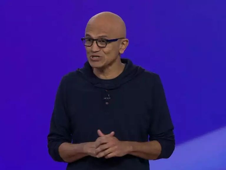 رئيس شركة مايكروسوفت ساتيا نادالا رئيس شركة Xai إيلون ماسك