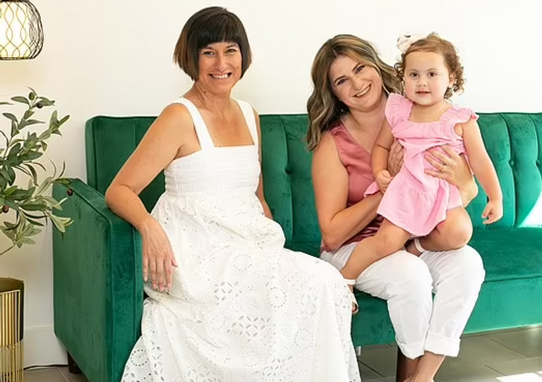 صورة تعبر عن موضوع تأجير الأرحام