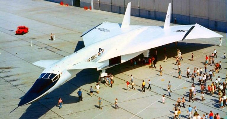 القاذفة إكس بي-70 فالكيري