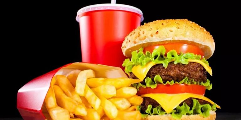 الوجبات السريعة تحتوي على دهون مشبعة