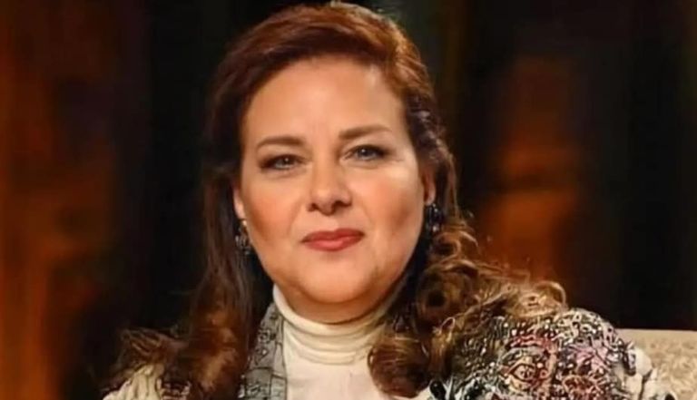 دلال عبدالعزيز