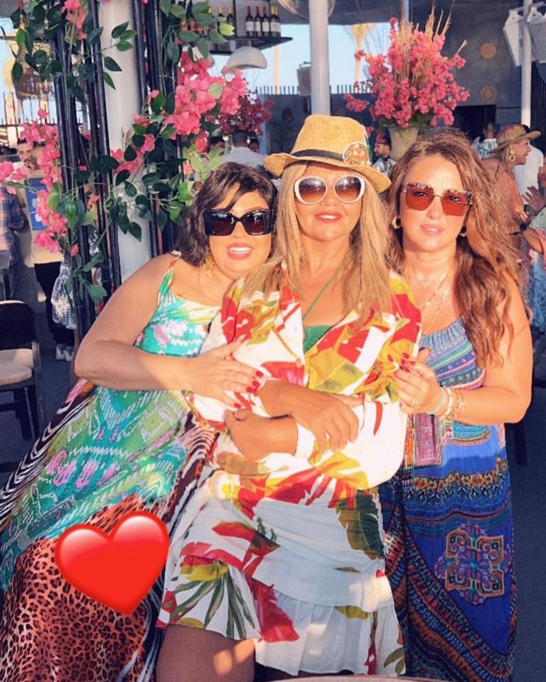 كندة علوش رفقة فيفي عبده