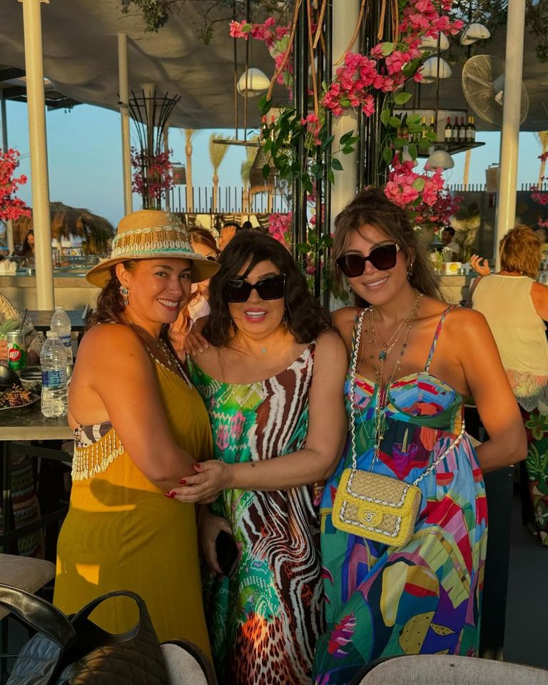 كندة علوش رفقة فيفي عبده