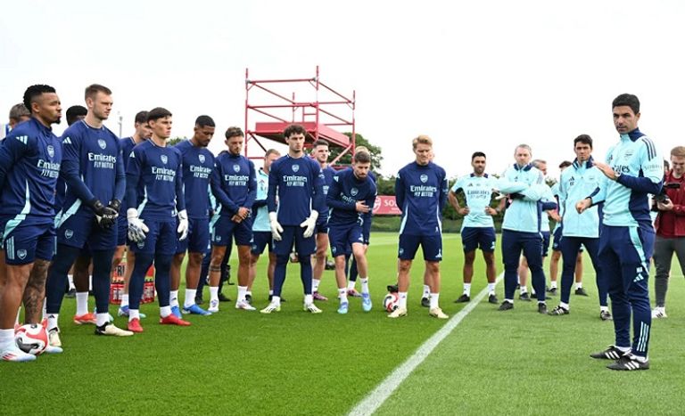 مايكل أرتيتا ونجوم أرسنال مايكل أرتيتا ونجوم أرسنال