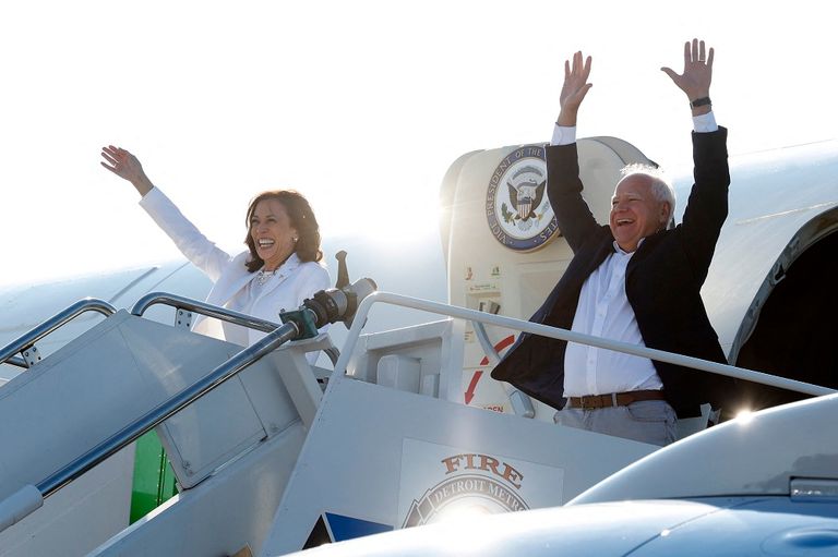 كامالا هاريس خلال التجمع الانتخابي