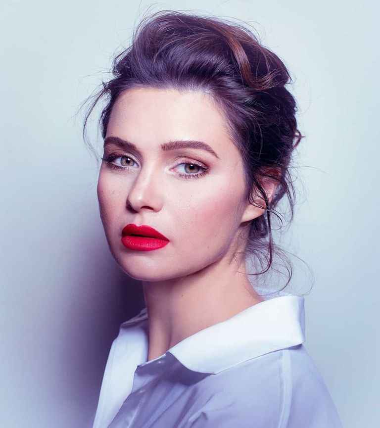 الفنانة يسرا اللوزي