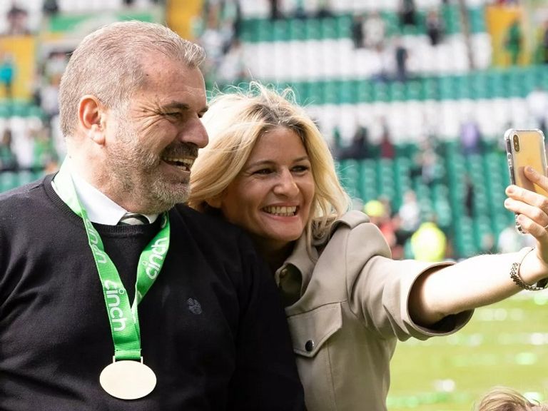 أنجي بوستيكوغلو وزوجته