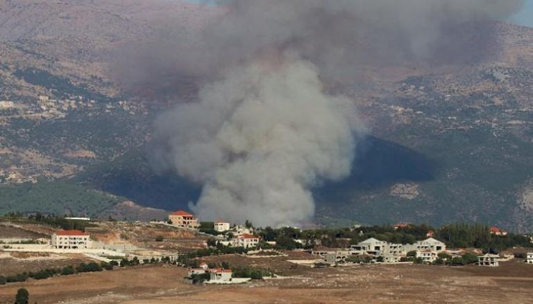 تصاعد الدخان من موقع غارة إسرائيلية استهدفت قرية كفر حمام بجنوب لبنان