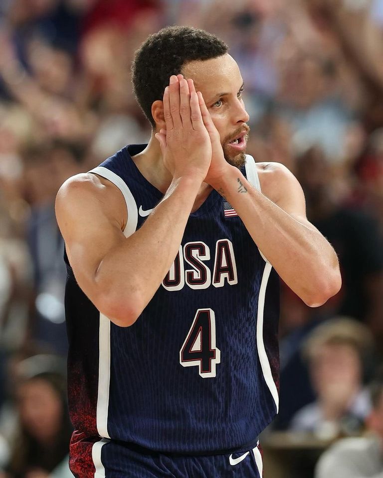 ستيفن كاري نجم المنتخب الأمريكي لكرة السلة