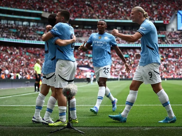 مانشستر سيتي بيب غوارديولا ونجوم مانشستر سيتي