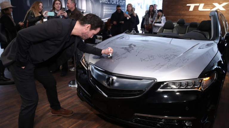 توم كروز في ختام أولمبياد باريس