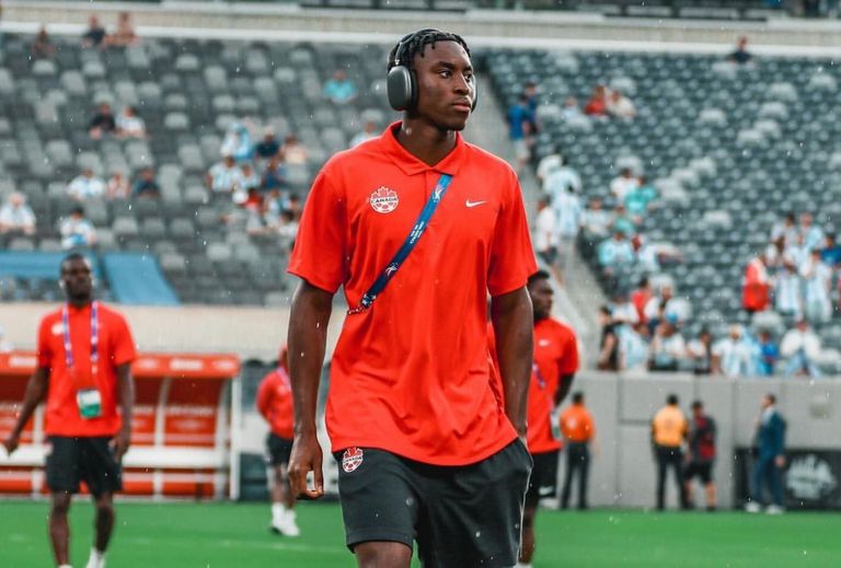 مويس بومبيتو محمد عبدالمنعم مدافع الأهلي المصري