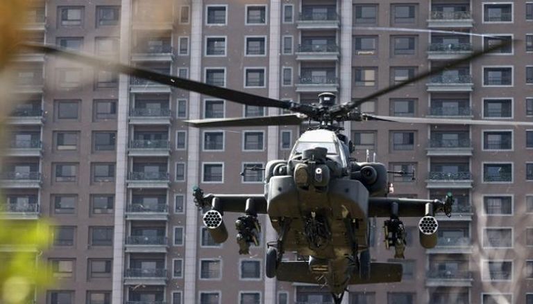 مروحية هجومية من طراز أباتشي AH-64E تهبط خلال تدريب قتالي في تايوان