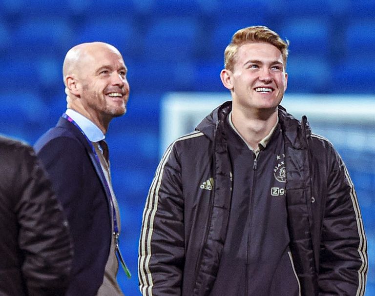 إيريك تين هاغ مع ماتياس دي ليخت ونصير مزراوي