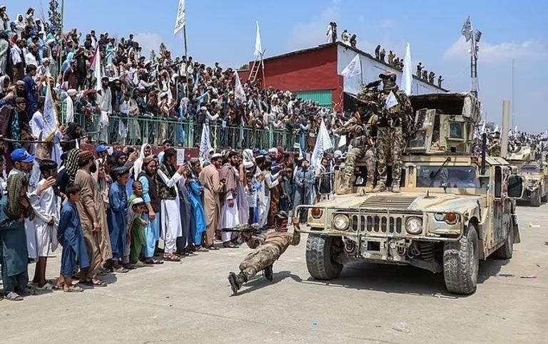 جانب من العرض العسكري لطالبان