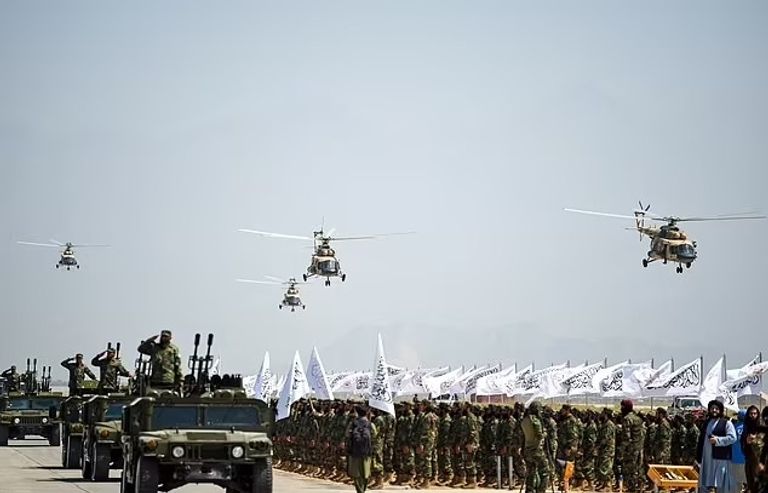 جانب من العرض العسكري لطالبان