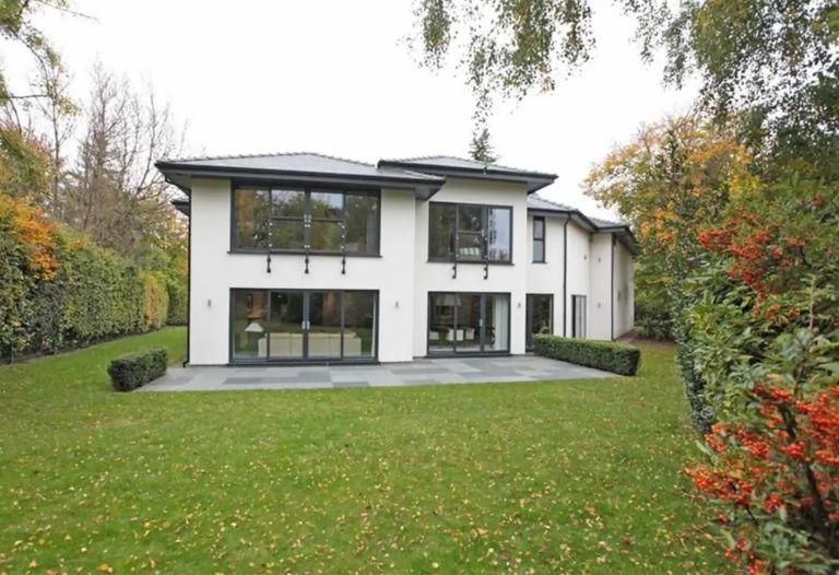 قصر بوغبا في إنجلترا بول بوغبا