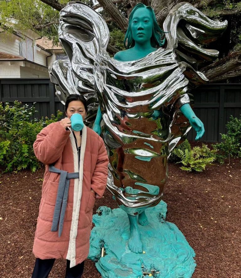 تمثال زوجة مارك زوكربيرغ.. لماذا تثير الهدية الباذخة مخاوف علماء النفس مارك زوكربيرغ مع التمثال الهدية