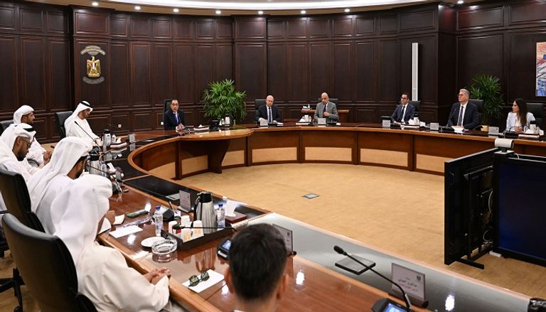 الدكتور سلطان الجابر يلتقي رئيس الوزراء المصري