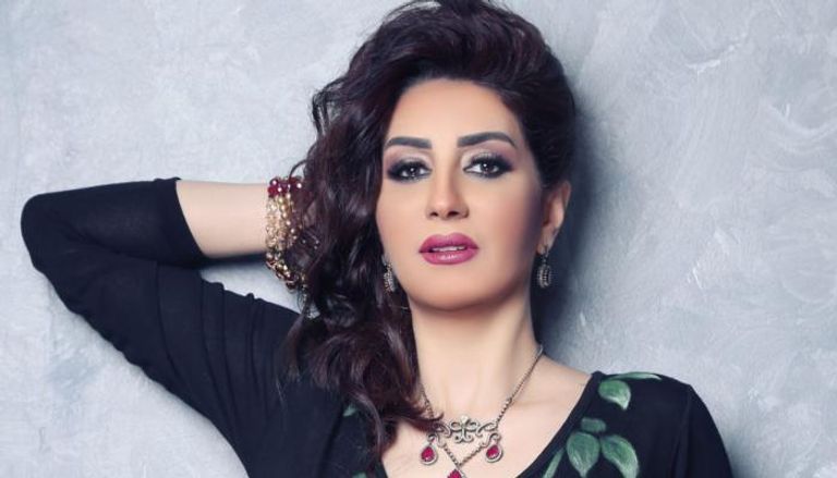 الفنانة وفاء عامر